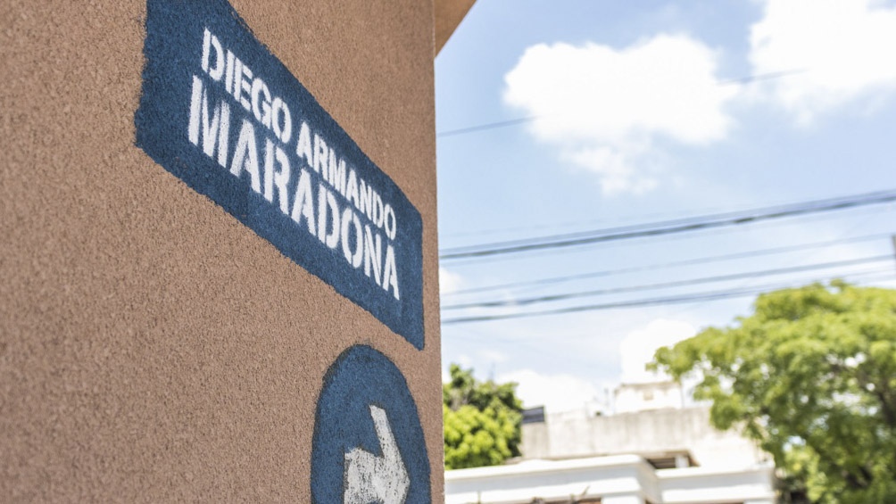La Calle Diego Armando Maradona en Lanús, municipio donde nació. Reemplazó a Río de Janeiro, por 12 cuadras, entre Viamonte y Remedios de Escalada.