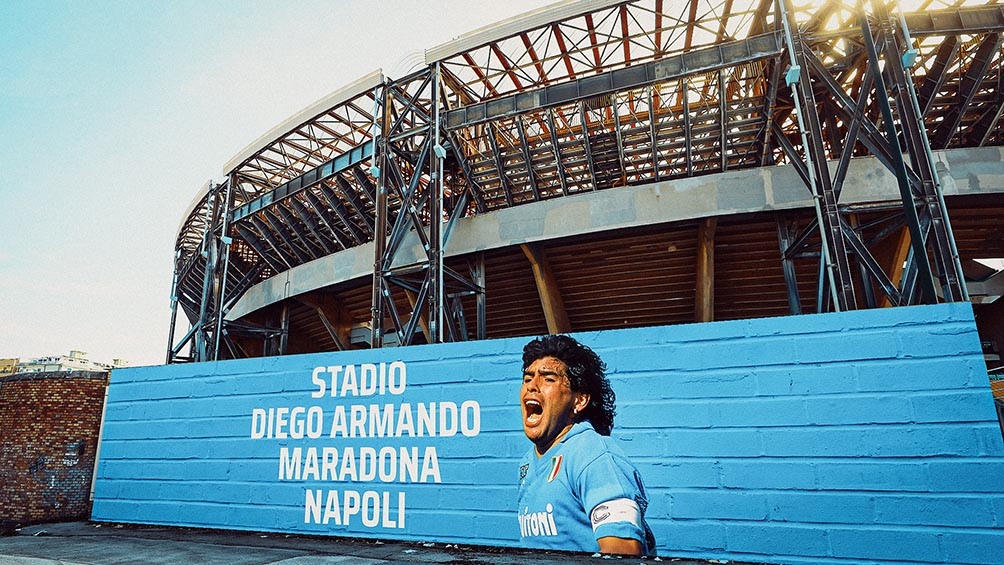 En Nàpoles, ahora el "Stadio Diego Armando Maradona" es un templo del fútbol.