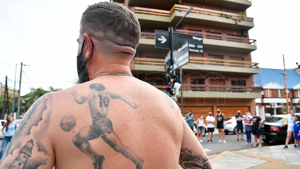 Un tremendo tatuaje de un fanático, que fue hasta Habana y Segurola.