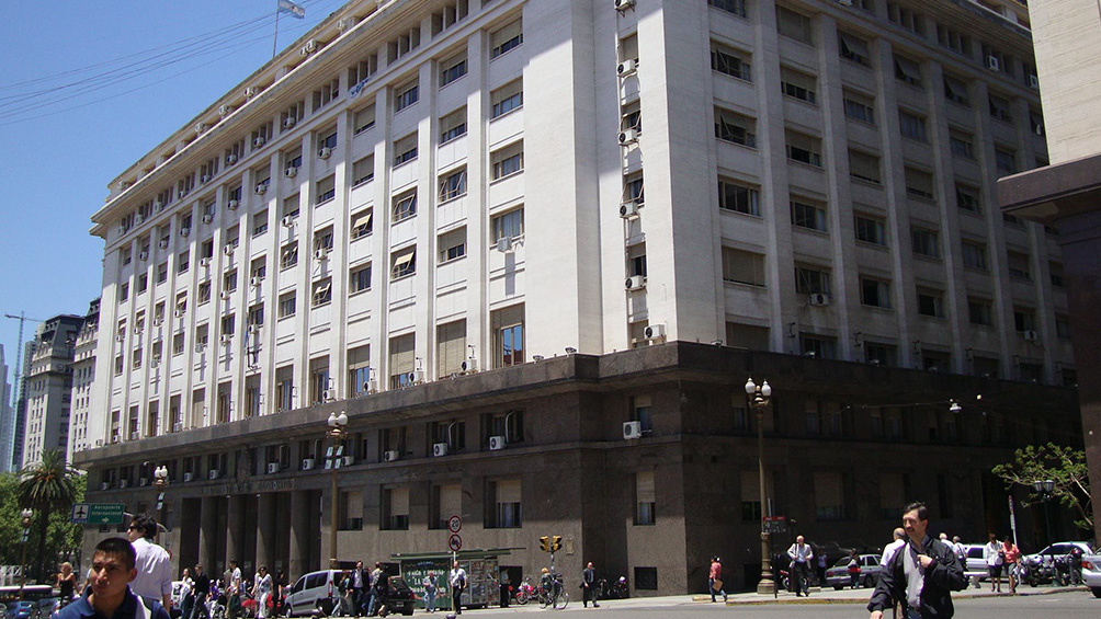 Economía colocó cinco bonos por $99.608 millones y renovó todos los vencimientos