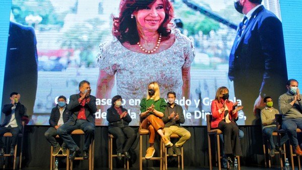 El candidato cordobés del Gobierno cerró la campaña apuntando contra Juan Schiaretti y Juntos por el Cambio