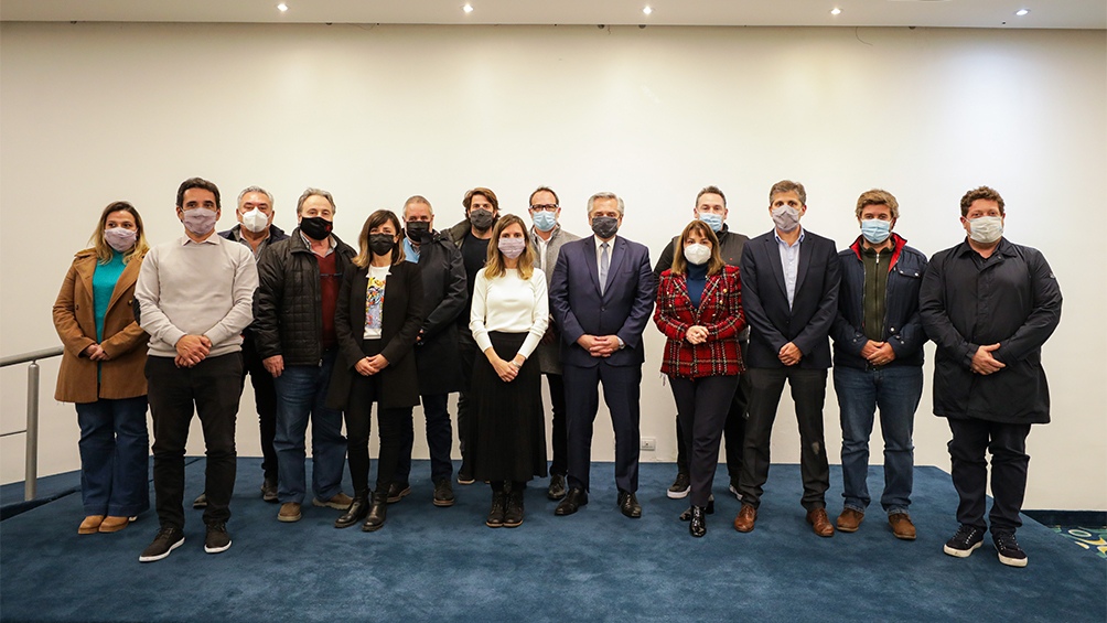 El presidente recalcó que "la actividad turística" es para el Gobierno "doblemente importante"