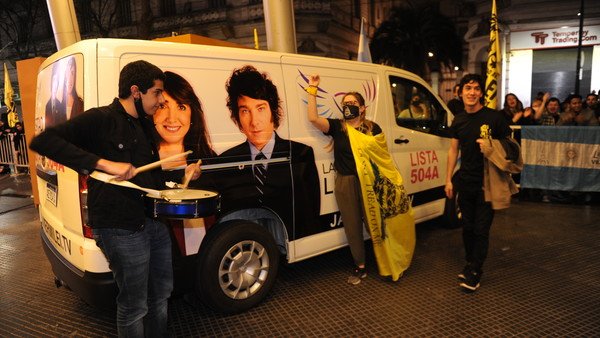 Elecciones PASO 2021: “La casta tiene miedo”, el grito de júbilo en el bunker de Javier Milei