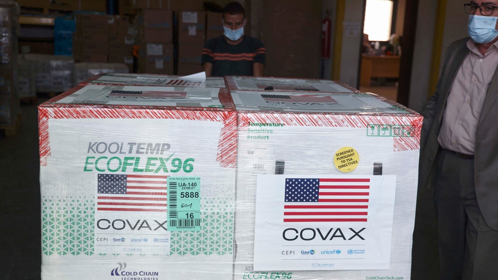 Las vacunas serán compradas a precio de costo y distribuidas mediante el mecanismo internacional Covax (Foto AFP)