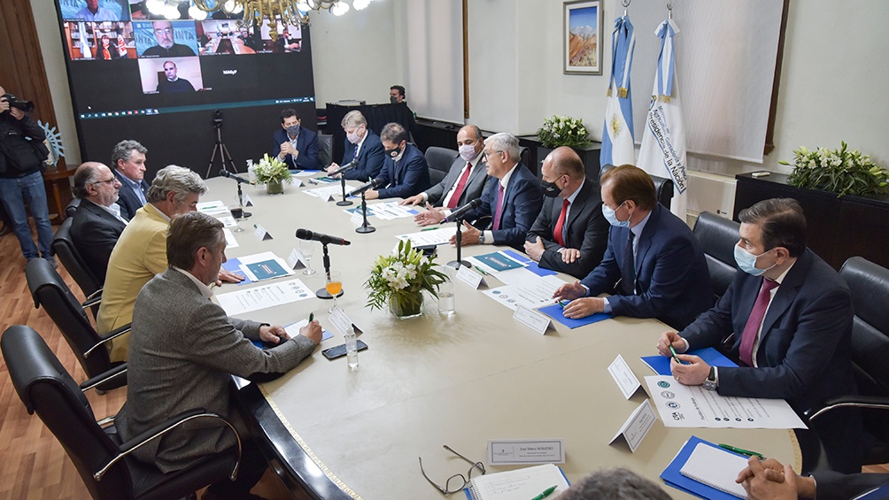 La reunión comenzó poco después de las 18 en la sede de la cartera.