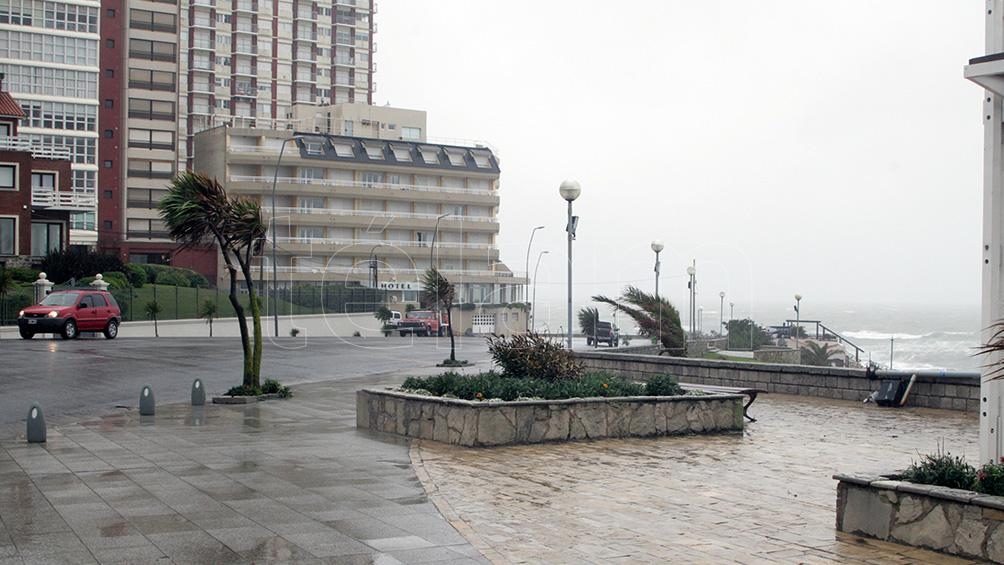 Las localidades costeras como Mar del Plata tendrán una jornada lluviosa y con vientos que pueden alcanzar los 70 km/h.