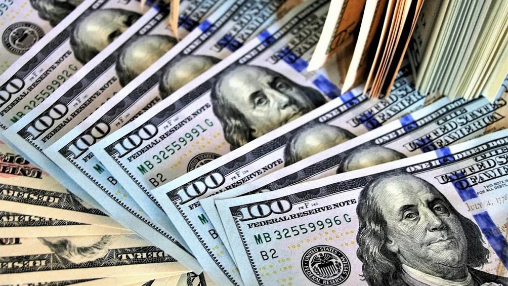 La cotización del dólar oficial cerró hoy en 3,77 en promedio.