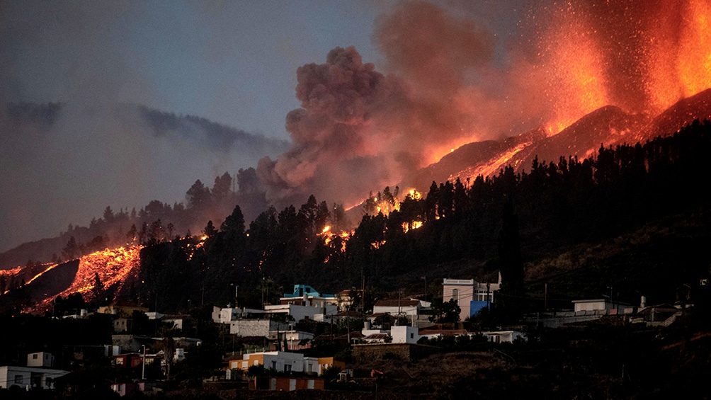 Por la erupción más de 6.000 personas han tenido que abandonar hasta ahora sus hogares, pero no ha habido heridos ni muertos.