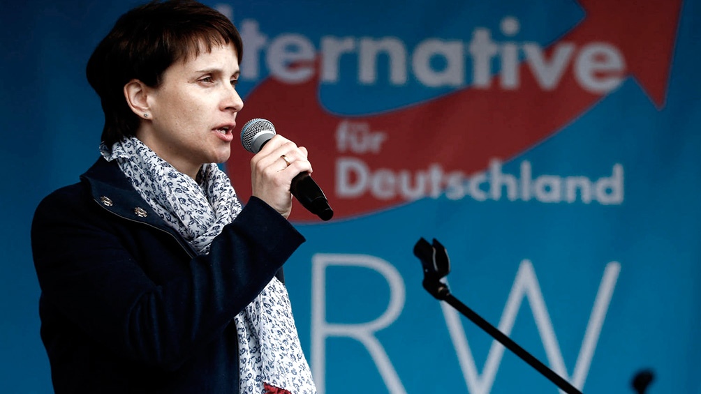 Desde el alejamiento de Frauke Petry, un día después del resultado de 2017, hubo varios alejamientos y peleas internas en AfD. Desde el alejamiento de Frauke Petry, un día después del resultado de 2017, hubo varios alejamientos y peleas internas en AfD.