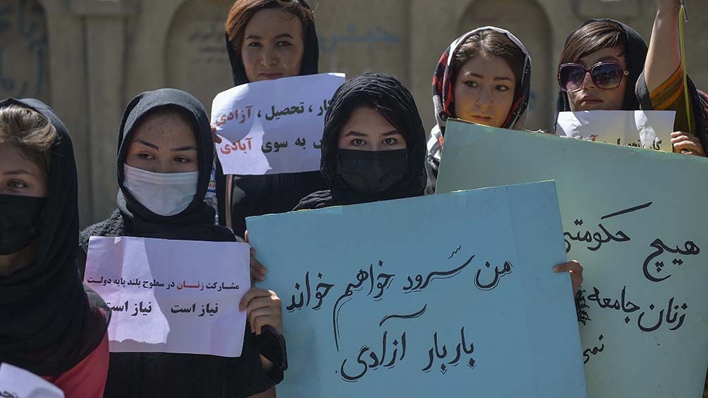 Las mujeres exigen garantizar la participación de las mujeres en el Gobierno, luego de que los talibanes anunciaran la composición de su gobierno provisional y descartaran tal posibilidad.