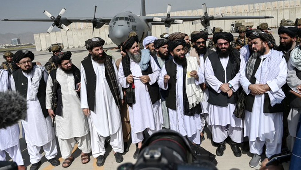 Los talibanes, al frente de Afganistán por segunda vez en su historia, formaron un Gobierno marcado por la falta de mujeres y de representantes de minorías.