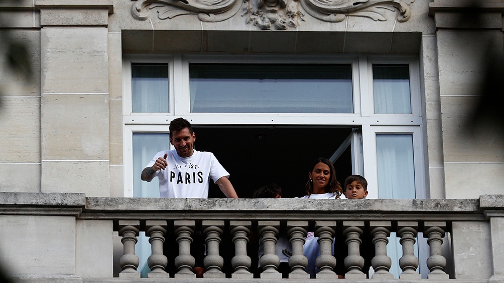 Tras haber vivido en un lujoso hotel, Messi se mudará a una casa en un barrio sofisticado de París (Foto AFP) 