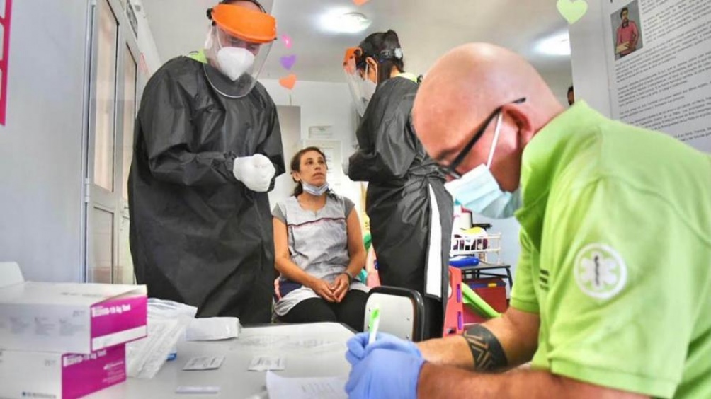 Son 2.297 los internados con coronavirus en unidades de terapia intensiva.
