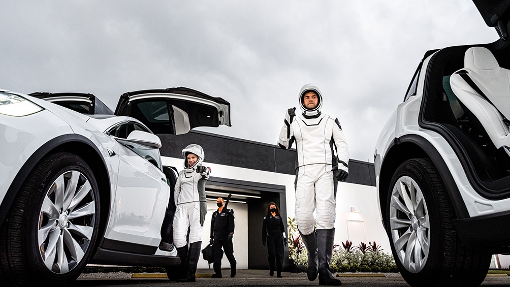 SpaceX ya ha llevado a no menos de diez astronautas a la ISS en nombre de la NASA, pero esta será la primera vez en la que viajarán astronautas no profesionales.