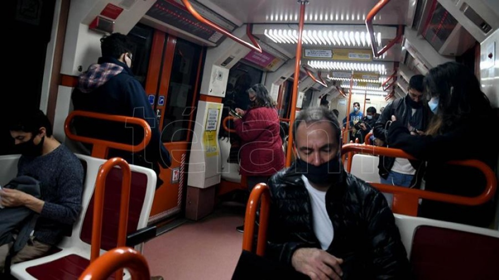 Debido al incremento de pasajeros, el traslado de monopatines y bicicletas tendrá determinados horarios. (Foto: Pablo Añeli).