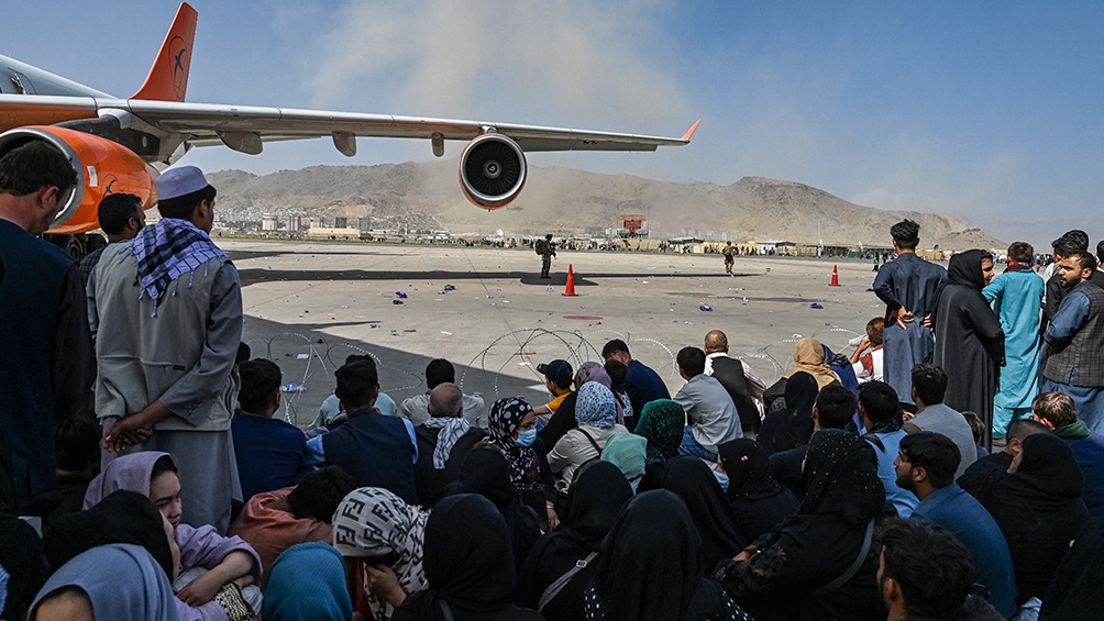 El quinto avión qatarí con ayuda humanitaria llegó este sábado a Kabul. Foto: AFP