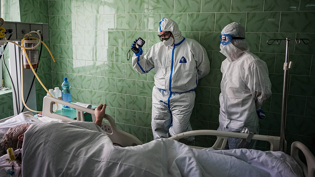 Rusia registró 21.559 nuevos positivos de coronavirus y sumó un récord 852 muertes asociadas a esta enfermedad en las últimas 24 horas. Foto: AFP.