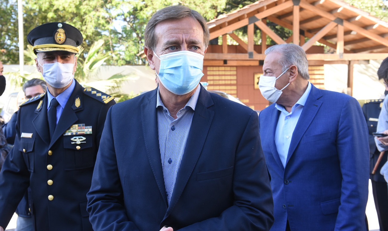 Suarez admite la necesidad de una “policía equipada”, pero avanza en la compra de chalecos antibalas flojos de papeles