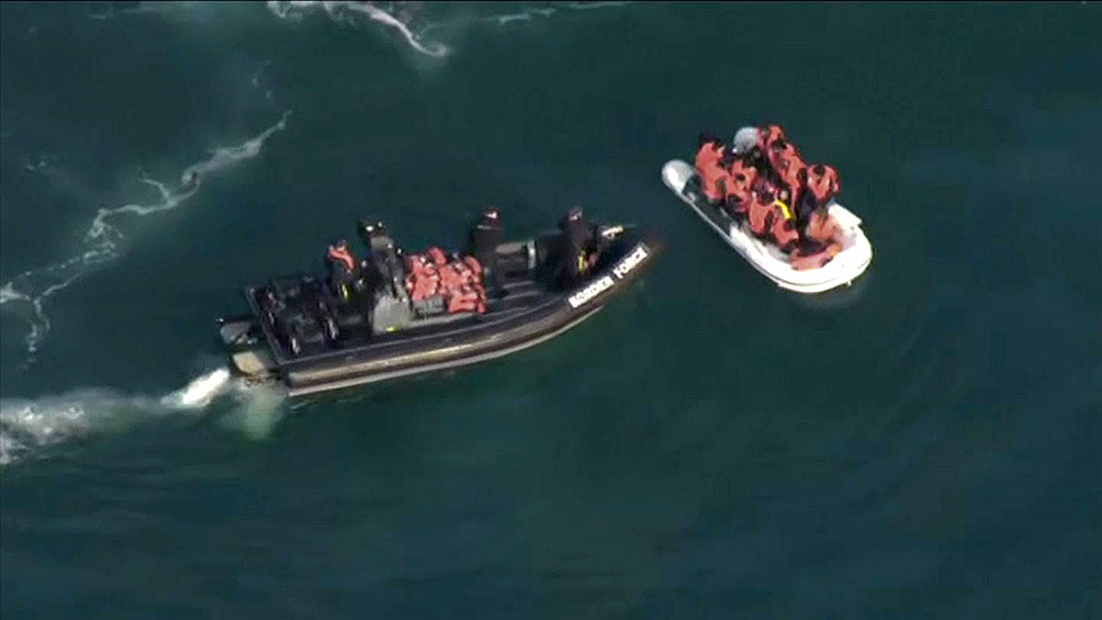 Tensión entre el Reino Unido y Francia por el cruce de inmigrantes en el Canal de la Mancha