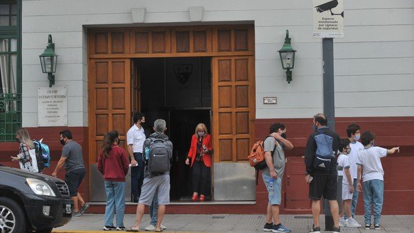 Tras la caída electoral del Gobierno, un gremio rompió el techo paritario: 55% de aumento