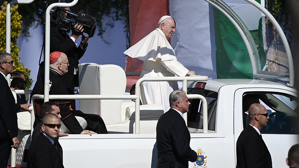 El Papa convocó a los líderes religiosos a mantener los vínculos y el diálogo entre los diferentes credos presentes en Hungría.