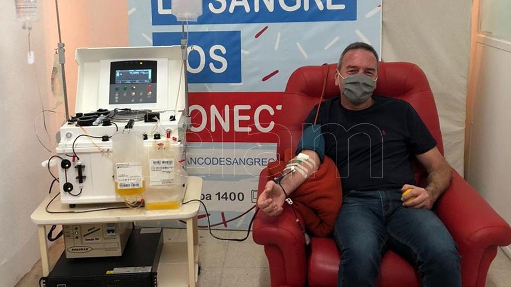 Un estudio demostró que administrado plasma de convaleciente antes de las 72 horas del comienzo de los síntomas hay un beneficio clínico.