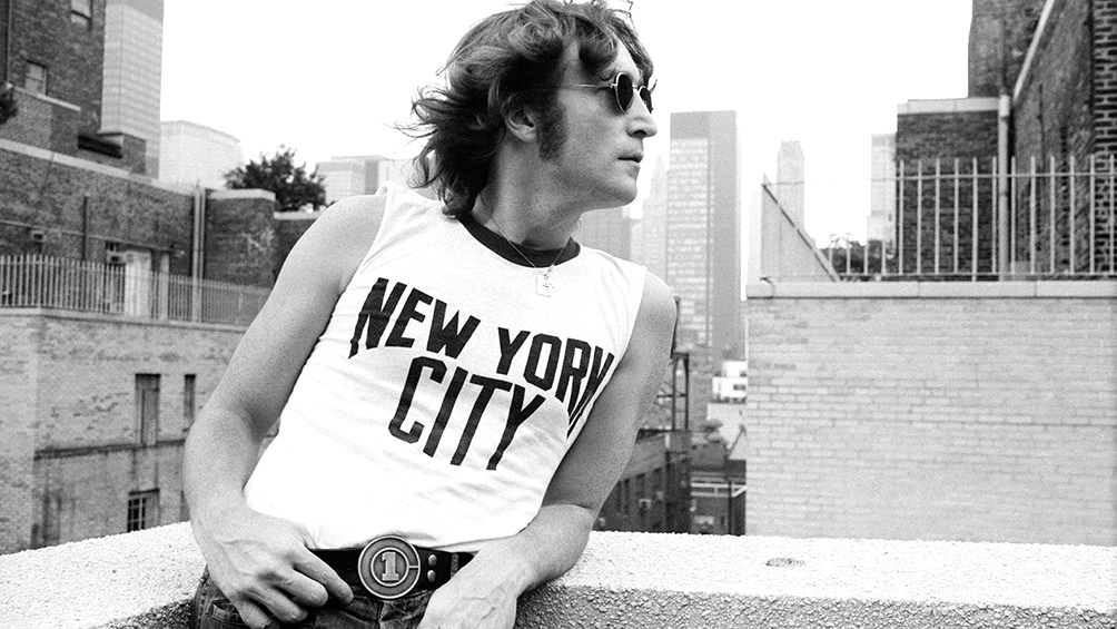 La emblemática imagen de Lennon con la remera alusiva a la ciudad que había elegido para instalarse junto a Yoko a criar al hijo de ambos. 