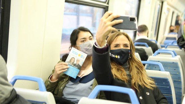 Victoria Tolosa Paz hizo campaña arriba del tren Roca y cuestionó el “carancheo” opositor