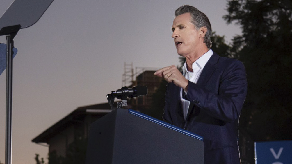 Votan en California para decidir si destituyen al gobernador