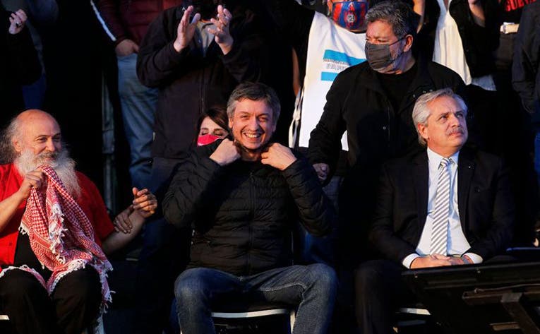 En campaña, el Gobierno destinó $ 135.000 millones extra a planes que manejan piqueteros y La Cámpora