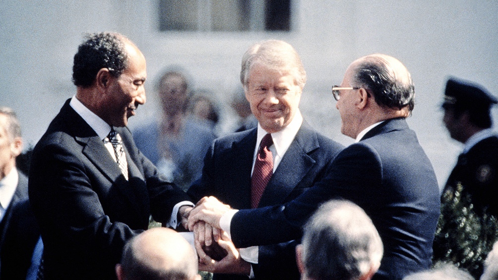 Anwar el Sadat primero hizo la guerra con Israel y luego firmó un tratado de paz con el Gobierno israelí