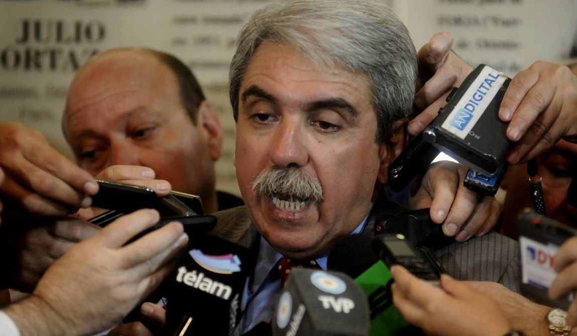 Aníbal Fernández pidió “respeto” a la memoria de las víctimas del Covid-19 tras la marcha en Plaza de Mayo