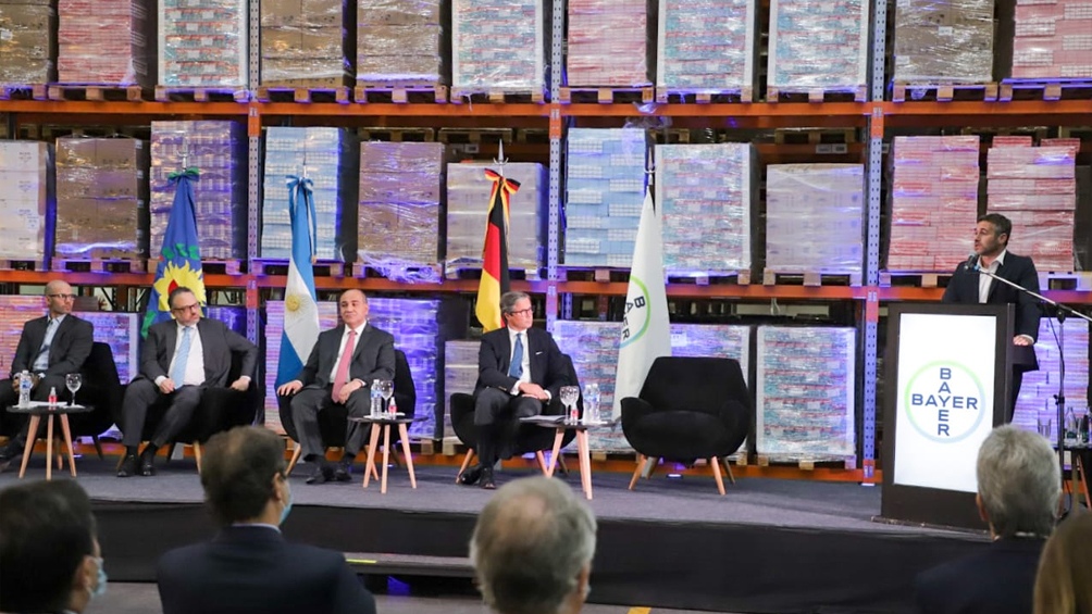 El acto en el Parque Industrial de Pilar. Bayer emplea en el país a 2.200 personas.