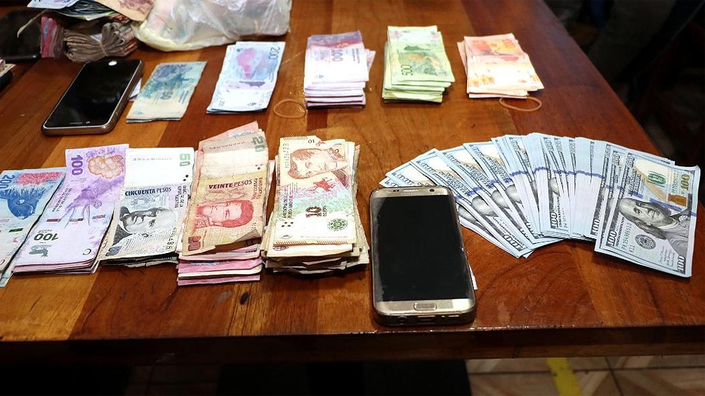 Los investigadores efectuaron dos allanamientos.