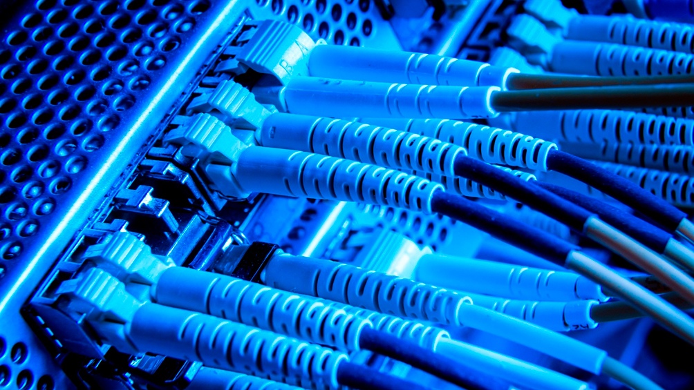 Transener es la empresa que aporta 4.405 kilómetros de fibra óptica en desuso.