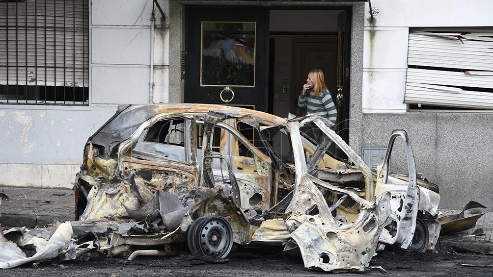 Los restos del vehículo que se incendió. Foto: Pablo Añeli. 