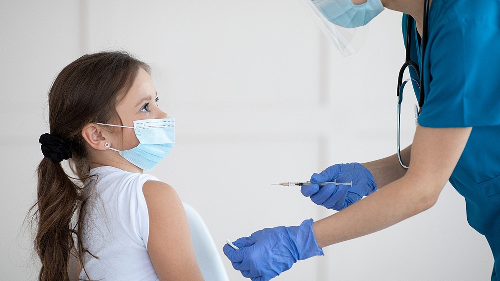 La campaña de inmunización contra el coronavirus para menores de entre 3 y 11 años, que comenzará el próximo martes en Argentina, tiene como principal objetivo “favorecer la inmunidad colectiva”
