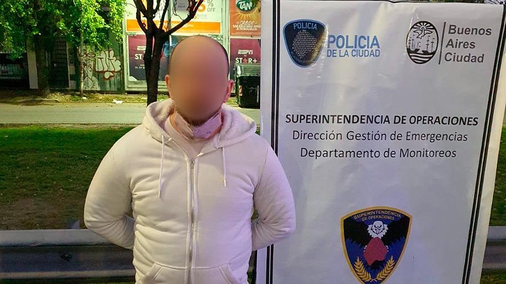 El detenido estaría vinculado a un caso de estafa y extorsión a una mujer en San Isidro. El detenido estaría vinculado a un caso de estafa y extorsión a una mujer en San Isidro.