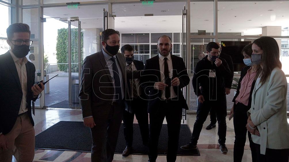 El ministro de Economía, Martíz Guzmán, aseguró que a partir de este mes de octubre se espera una reducción de la inflación interanual. Foto: Leo Vaca.