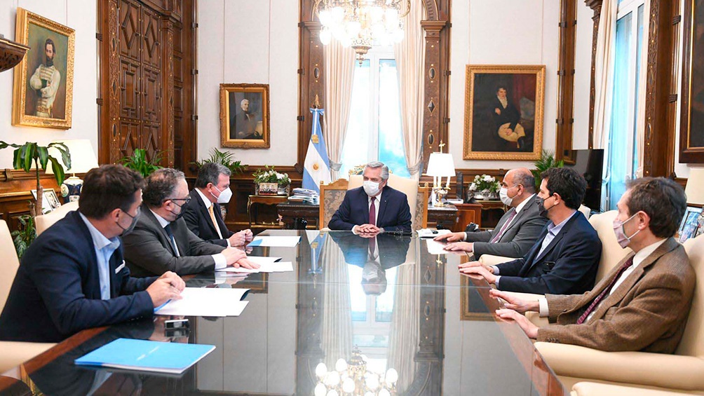 Además, del acto participaron Manzur, de Pedro, Kulfas, Beliz, Martínez y el presidente de Aluar Madanes Quintanilla (Foto presidencia) 