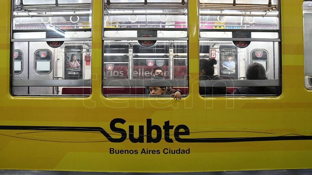 El Subte extenderá su servicio y volverá a funcionar desde el próximo lunes con el horario que regía antes del inicio de la pandemia de coronavirus. El Subte extenderá su servicio y volverá a funcionar desde el próximo lunes con el horario que regía antes del inicio de la pandemia de coronavirus.