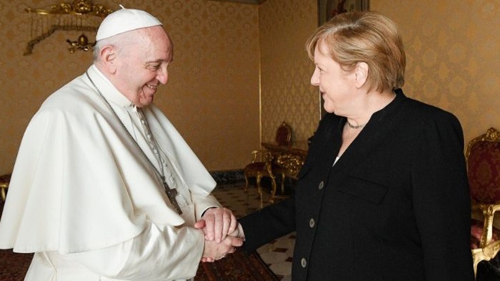 La reunión fue a solas durante 45 minutos en la Biblioteca Privada del Palacio Apostólico Vaticano. Foto: Vatican News