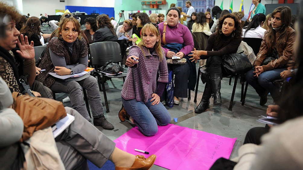 Voceras del colectivo trans aseguraron que, a pesar de la ley, "la educación continúa siendo binaria" y eso debe cambiarse.