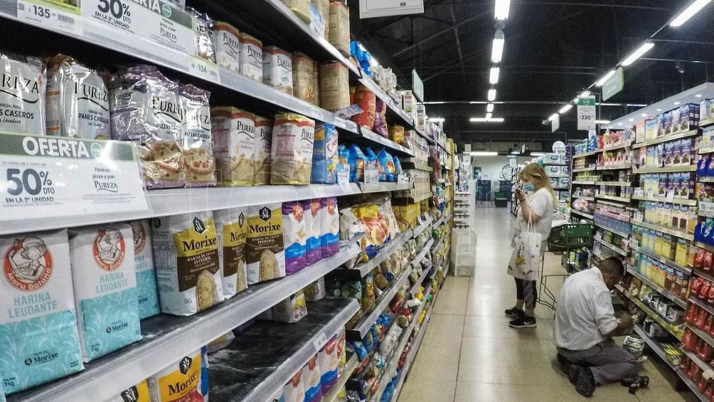 El nuevo esquema retrotrae los precios de 1.432 productos al 1 de octubre, y los congela hasta el 7 de enero. Foto: Carlos Brigo