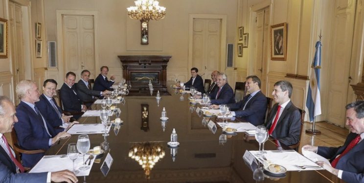 Fernández almorzó con empresarios: se comprometieron a “futuras inversiones” y pidieron eliminar doble indemnización