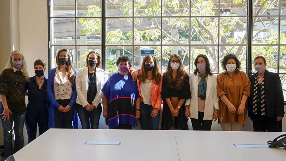 Funcionarios de otras áreas del Gobierno nacional acompañaron a la ministra durante la recorrida por la nueva sede.