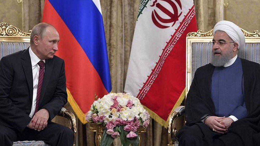 El portavoz del Ministerio de Relaciones Exteriores iraní, Said Khatibzadeh, aseguró que "entre Irán, China y Rusia se esboza el eje oriental"