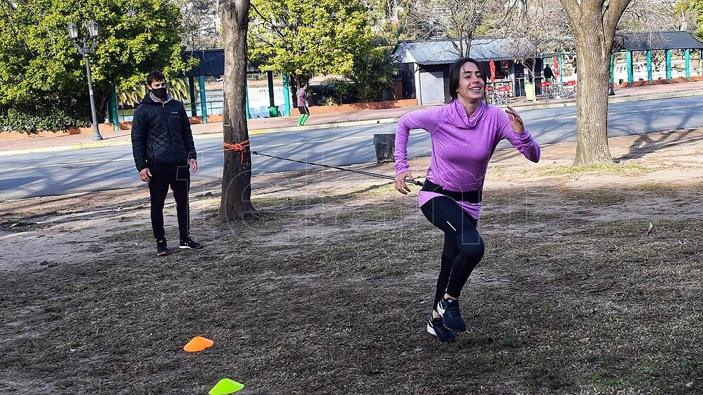 Para los adultos recomendaron realizar al menos entre 150 y 300 minutos de actividad aeróbica “moderada y vigorosa”. Foto: Paula Ribas