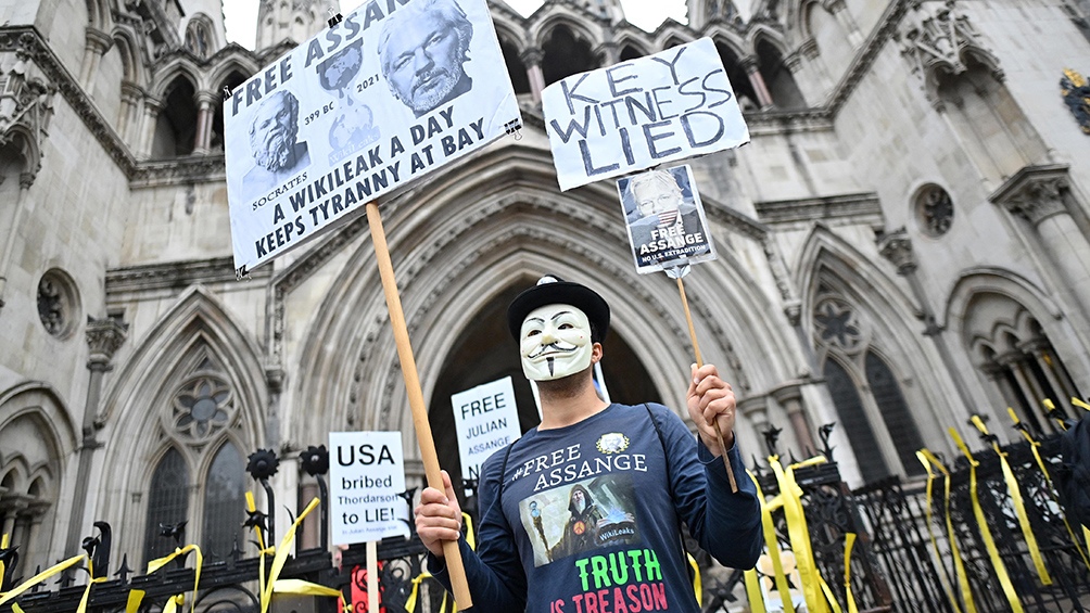 Algunas de las manifestaciones en favor de Assange. Foto: AFP. 