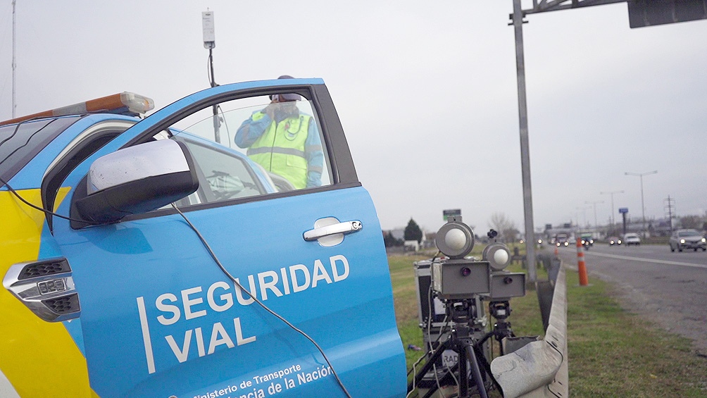 En la Argentina solo la mitad de los vehículos circulan con todos los ocupantes del vehículo sujetados con el cinturón de seguridad. En la Argentina solo la mitad de los vehículos circulan con todos los ocupantes del vehículo sujetados con el cinturón de seguridad.